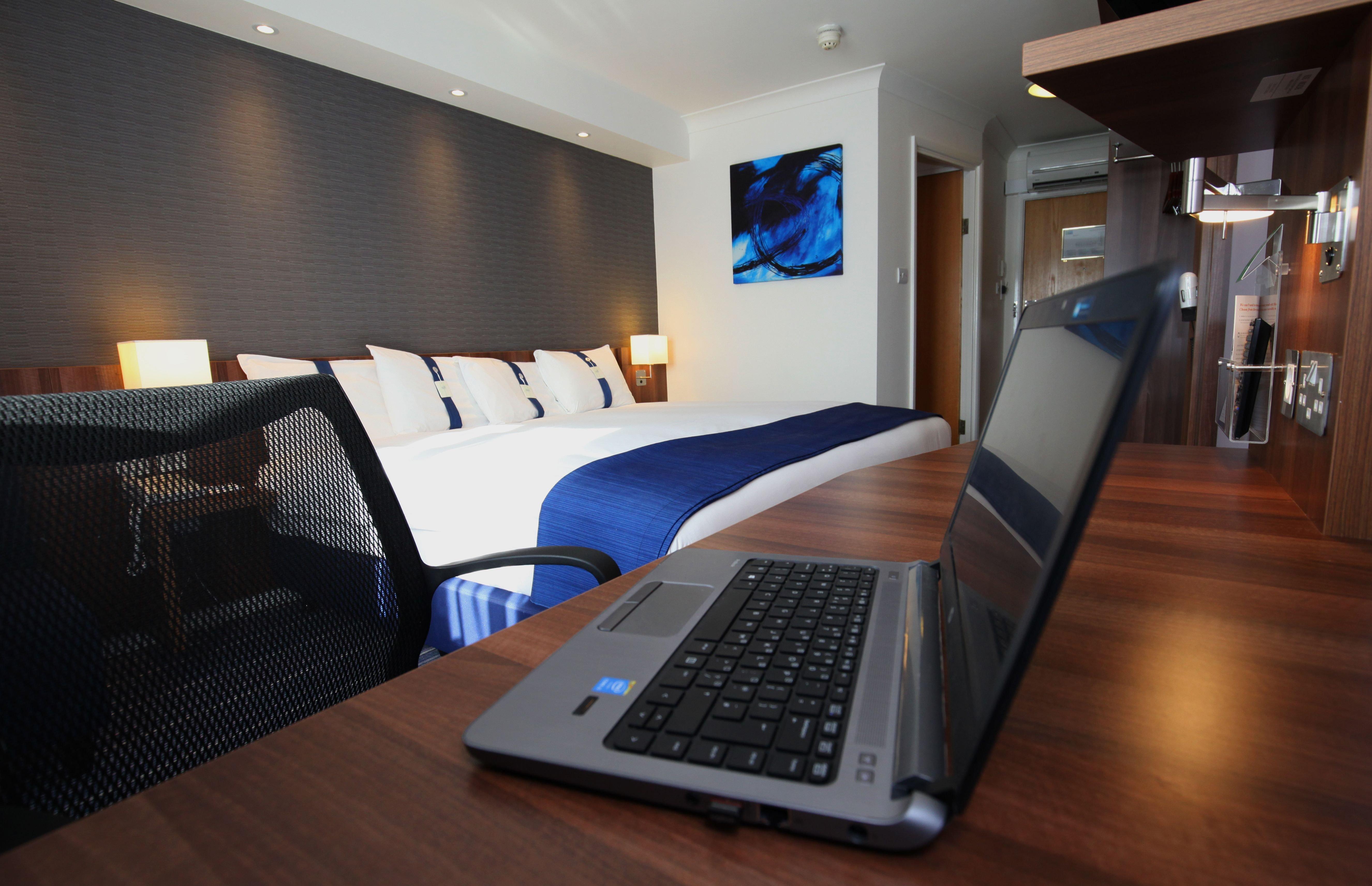 Holiday Inn Express Glenrothes By Ihg Экстерьер фото