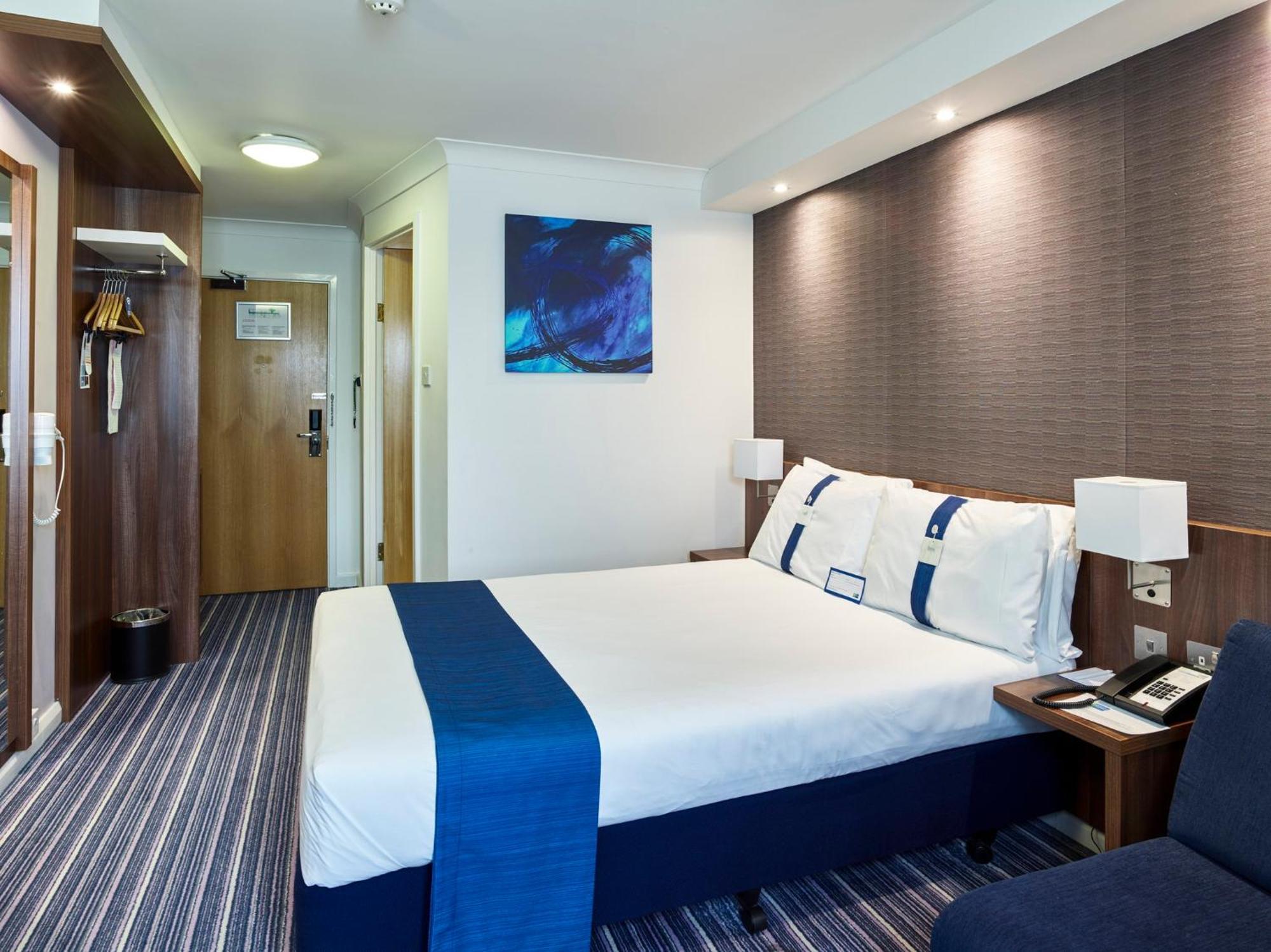 Holiday Inn Express Glenrothes By Ihg Экстерьер фото