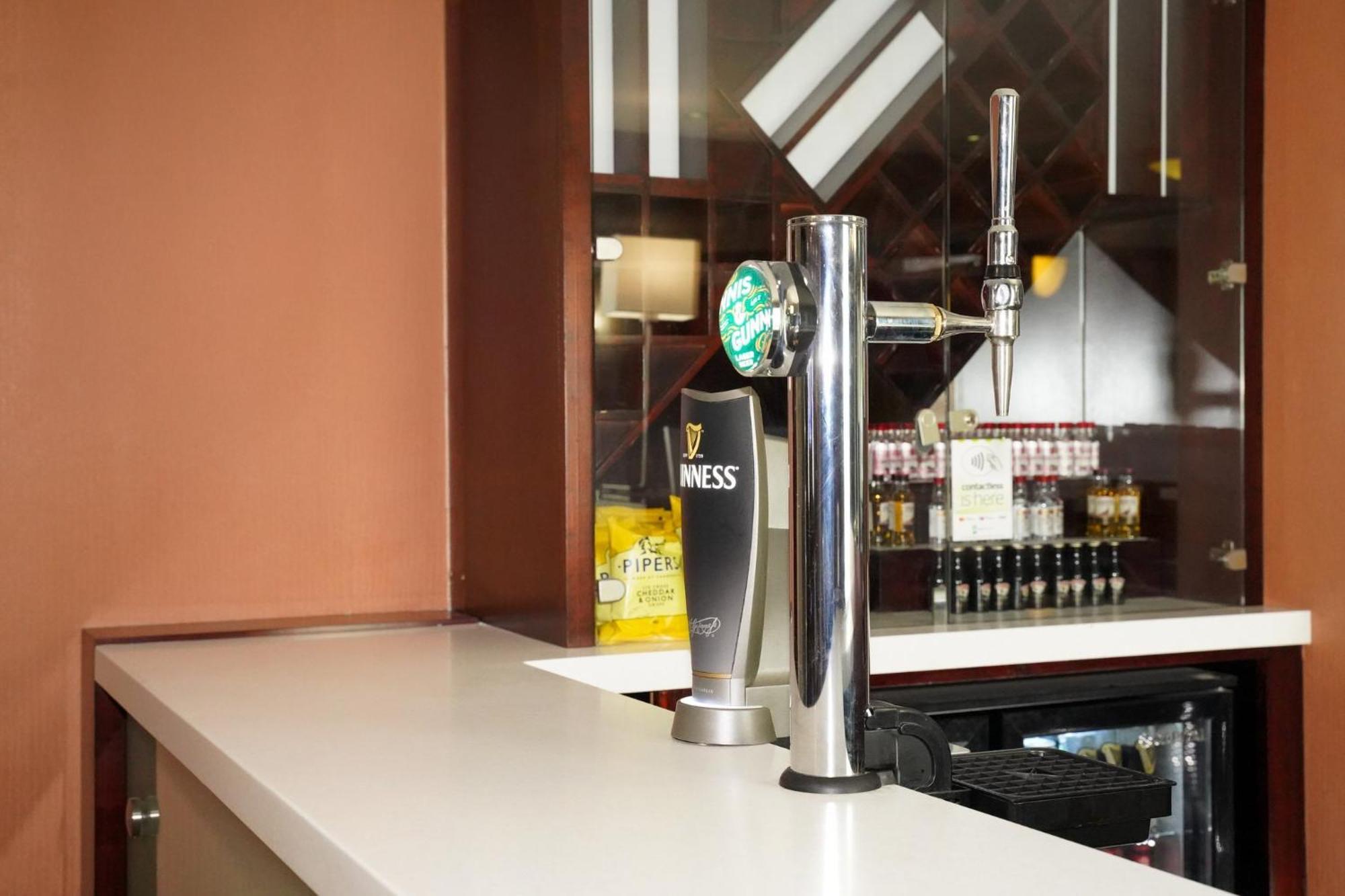 Holiday Inn Express Glenrothes By Ihg Экстерьер фото
