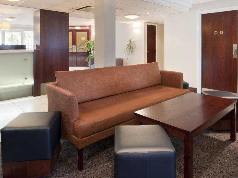Holiday Inn Express Glenrothes By Ihg Экстерьер фото